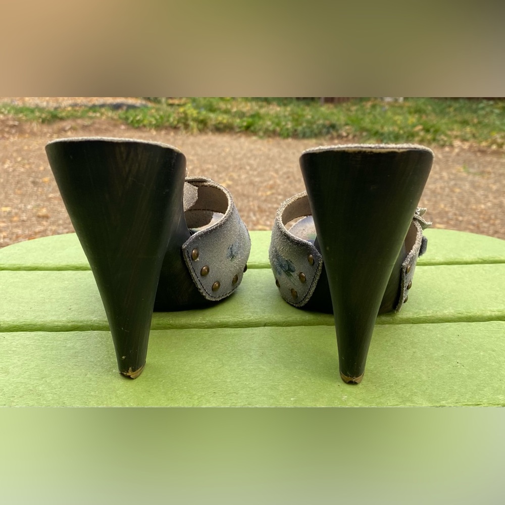 Heel slide - Picture 4 of 5